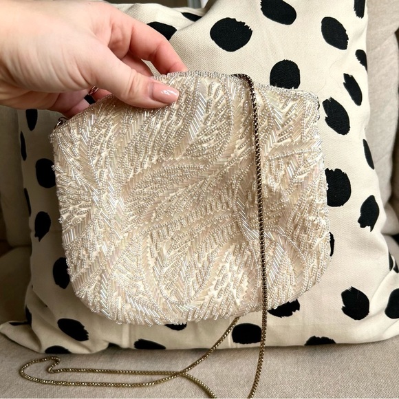 Vintage Cream Beaded Crossbody Purse with Gold Chain Strap and Zipper - Picture 4 of 8